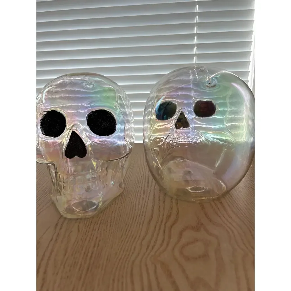 New 2 Hyde & Eek Halloween 👻 Plastic Skulls 💀 Clear iridescent Size 6”x7.5”